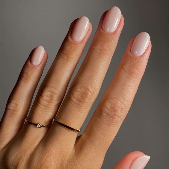 Uñas en nude cremoso