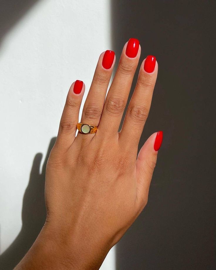 Uñas en rojo clásico
