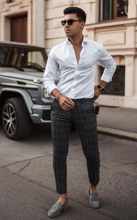 Camisa blanca con pantalón de cuadros y mocasines