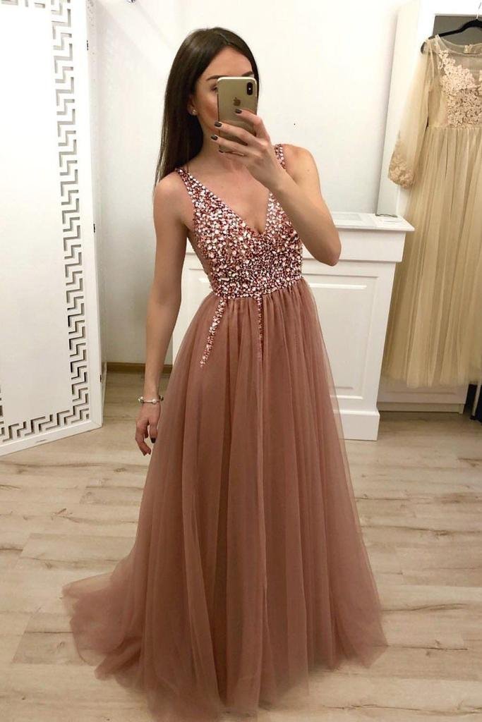 Vestido nude de tul con cuerpo bordado