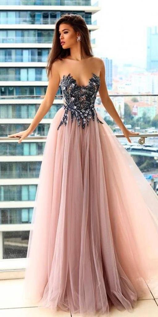 Vestido rosa palo de tul con cuerpo bordado