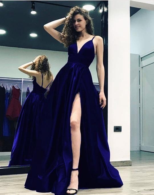 Vestido azul klein con abertura en la pierna