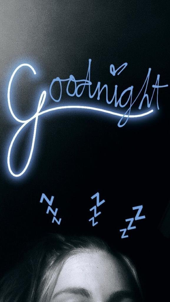 La palabra Goodnight escrita con el trazo de neón