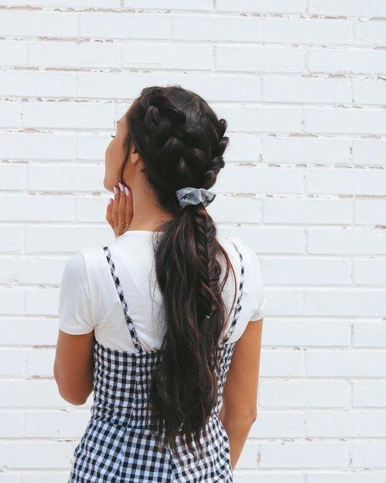 Trenza de raíz recogida en coleta baja