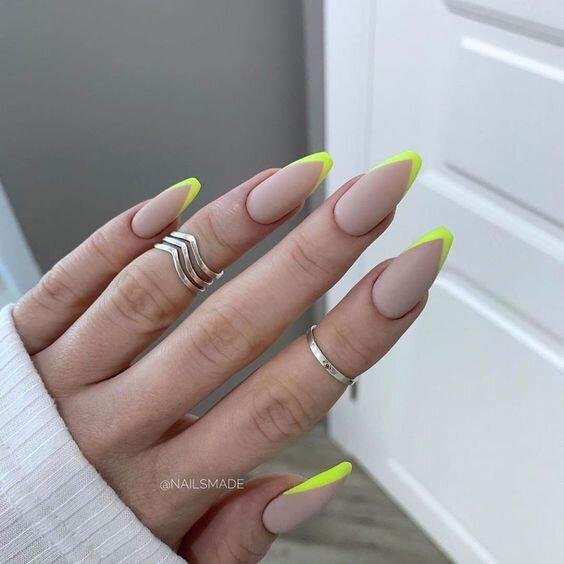 French en amarillo neón