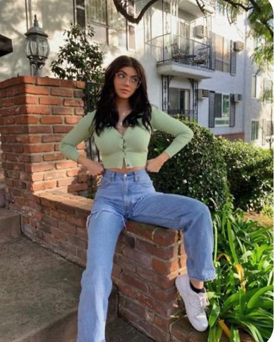 Cárdigan verde con jeans claros