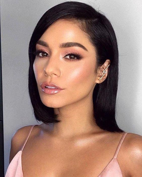 Sombra en tonos tierra con labios nude y pelo liso