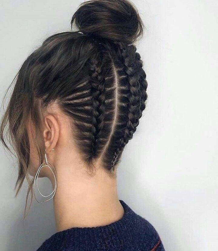 Trenzas pegadas al cuero cabelludo recogidas en un chongo alto
