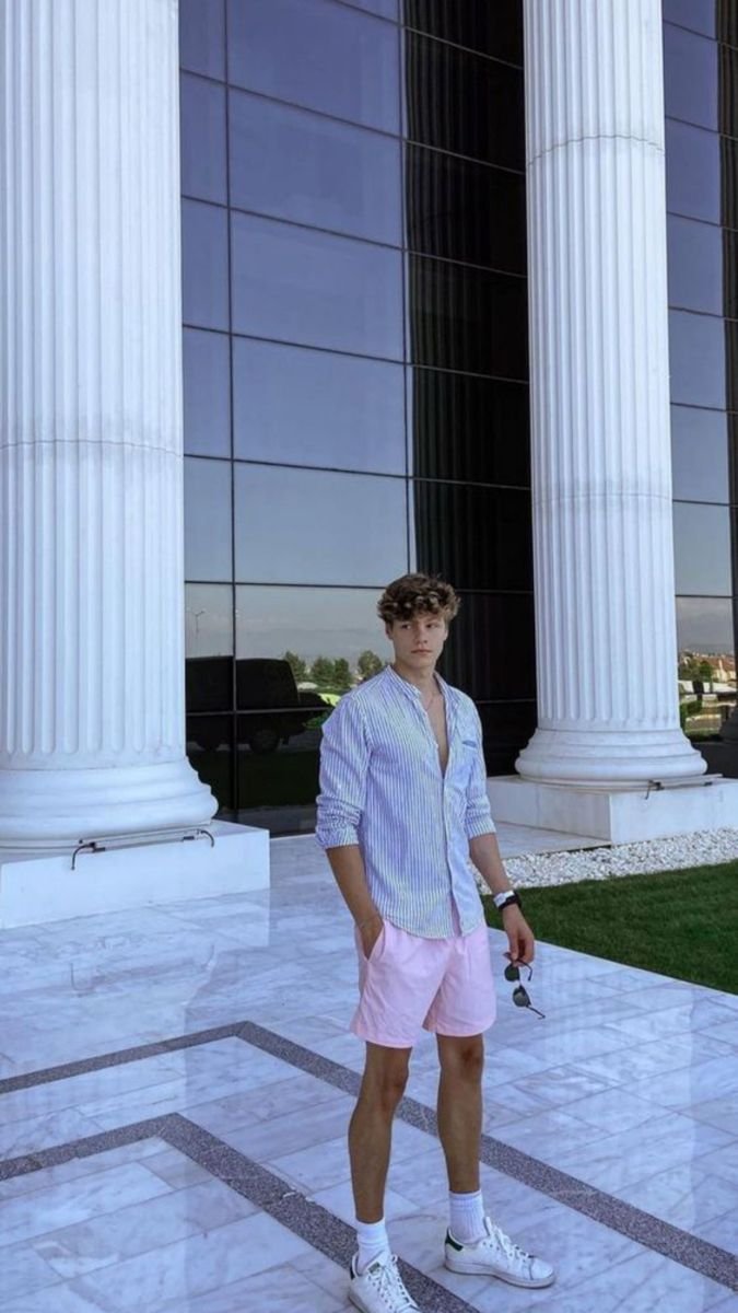Camisa lila con short rosa