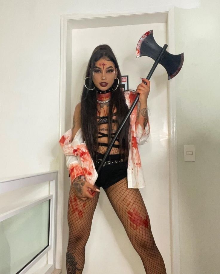 Disfraz de arlequín con maquillaje a dos colores