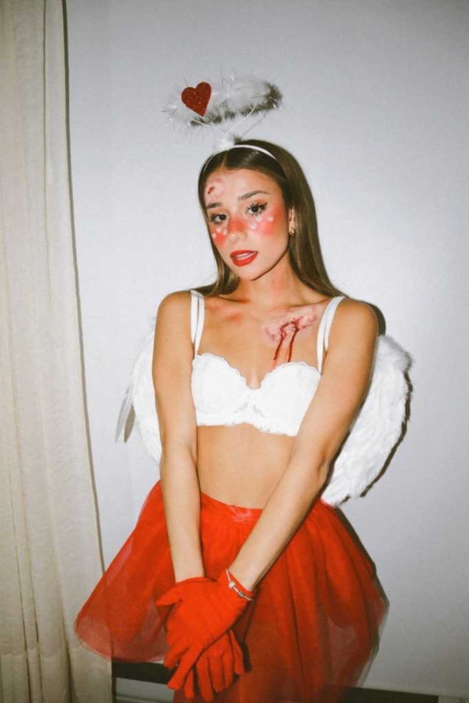 Disfraz de mitad ángel y mitad diablo