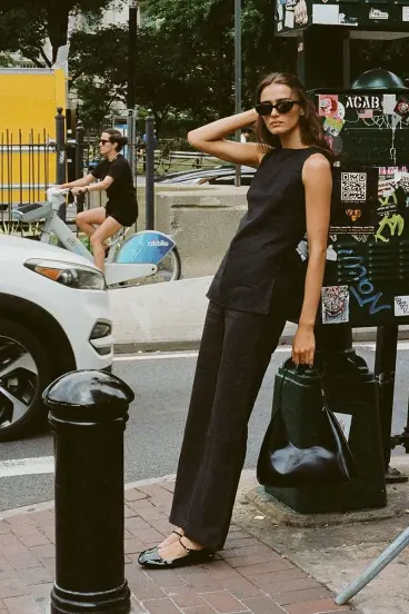 Conjunto negro de top y pantalón ancho