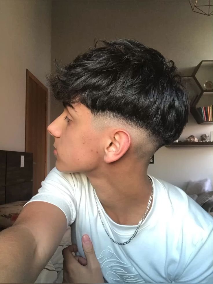 Corte de cabello masculino: Corte Desvanecido con Flequillo