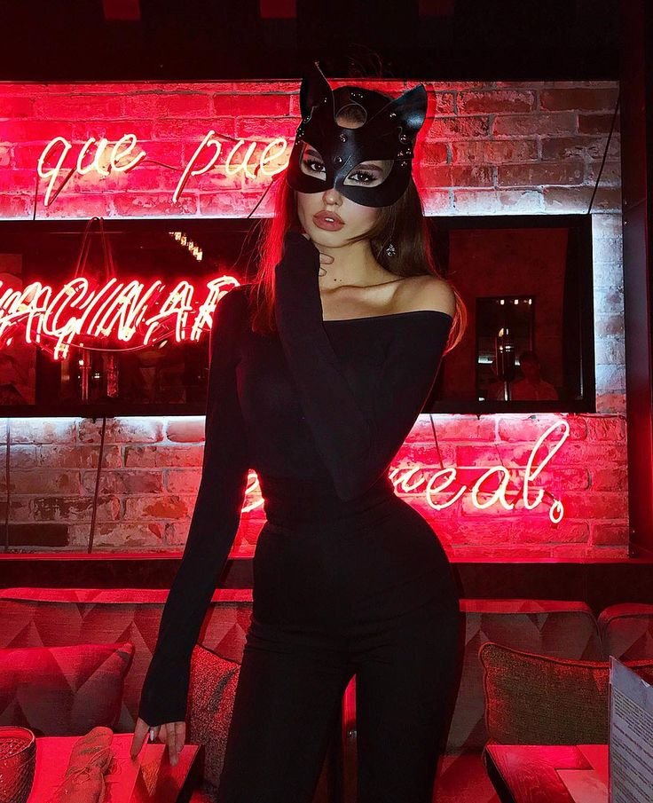 Disfraz de Catwoman con antifaz y mono negro