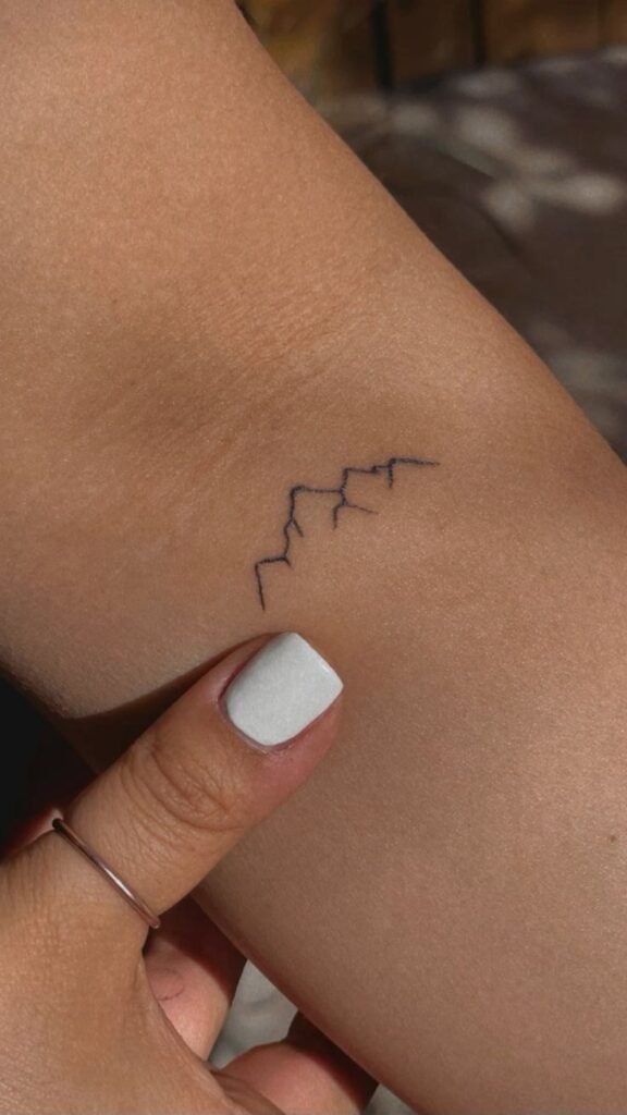 Tatuaje minimalista: Líneas Finas