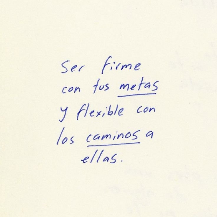 Frase escrita a mano sobre ser firme con las metas