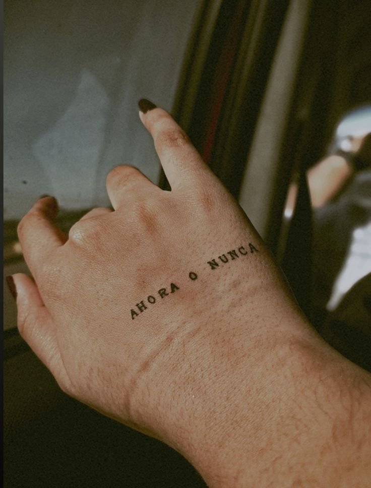Tatuaje minimalista: Frases Cortas