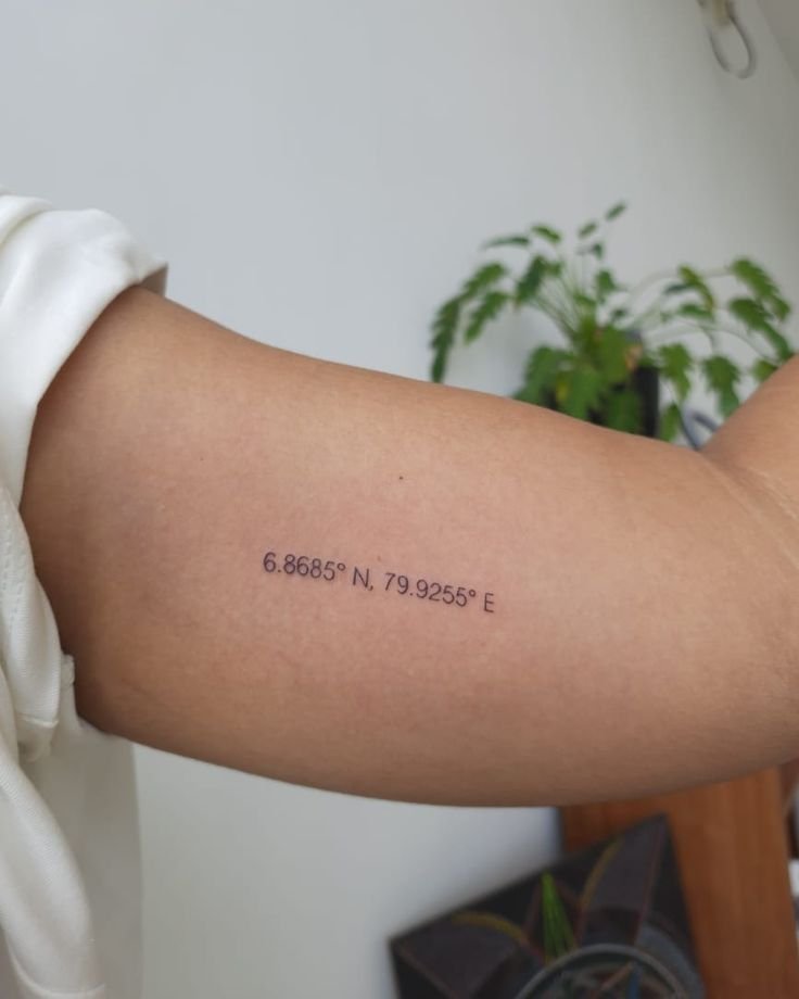 Tatuaje minimalista: Tatuajes de Coordenadas