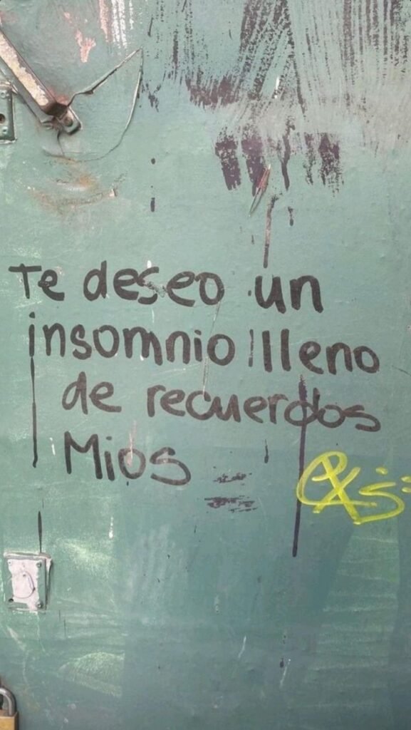 Pintada en una puerta verde sobre un insomnio lleno de recuerdos