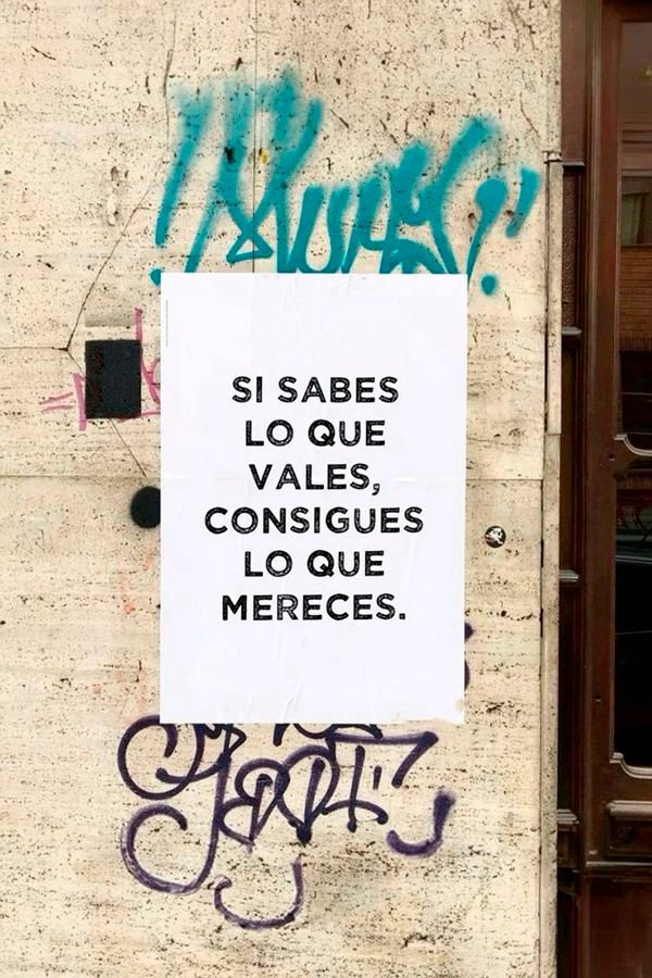 Cartel en una pared: si sabes lo que vales, consigues lo que mereces