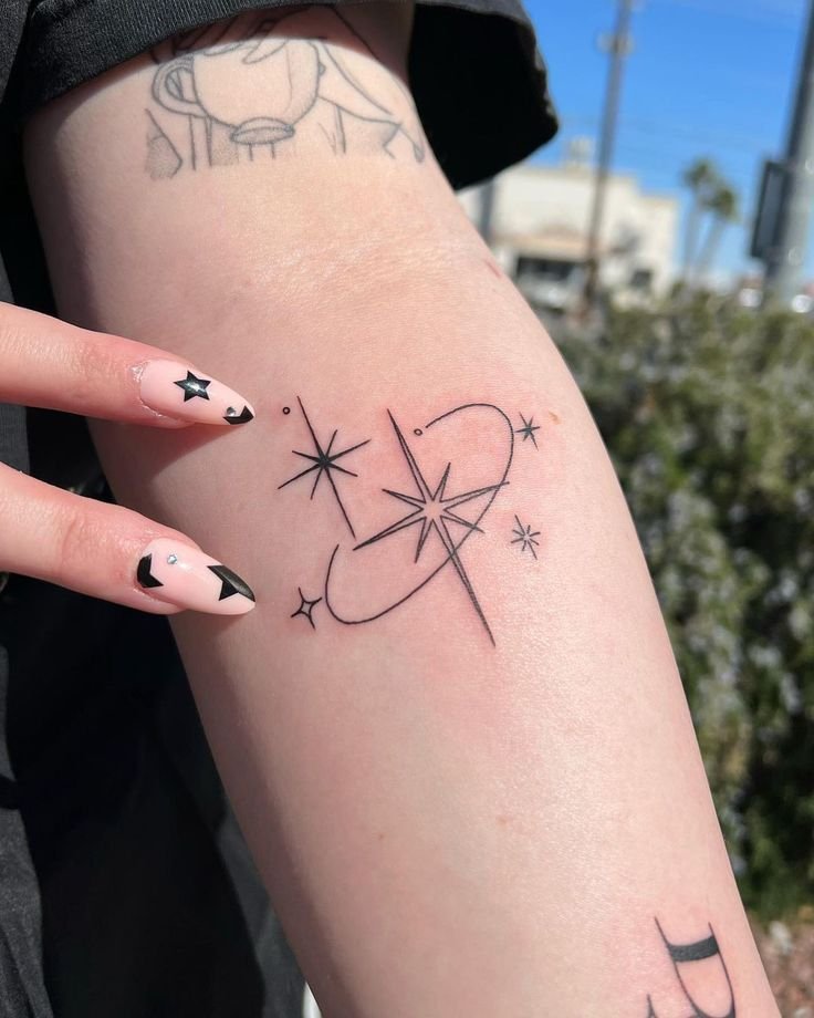 Tatuaje minimalista: Tatuajes de Estrellas