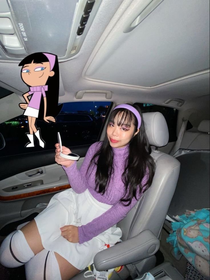 Disfraz de personaje de dibujos con jersey lila