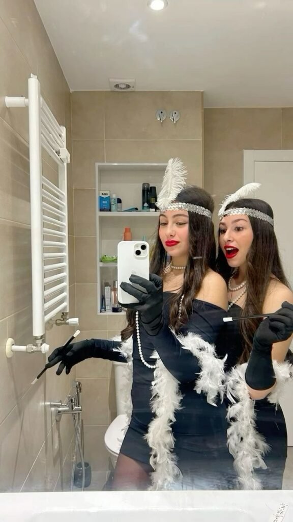 Tres chicas disfrazadas de conejitas