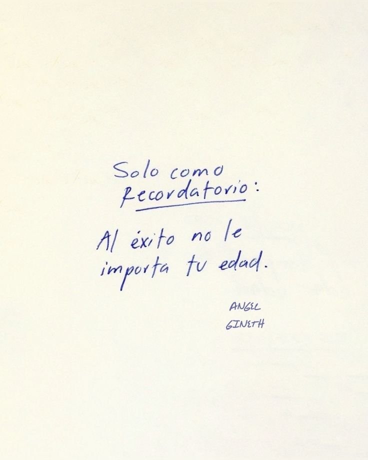 Frase escrita a mano: al éxito no le importa tu edad