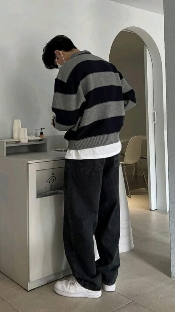 Jersey de rayas con pantalón negro ancho