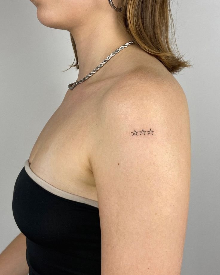 Tatuaje minimalista: Tatuajes de Estrellas