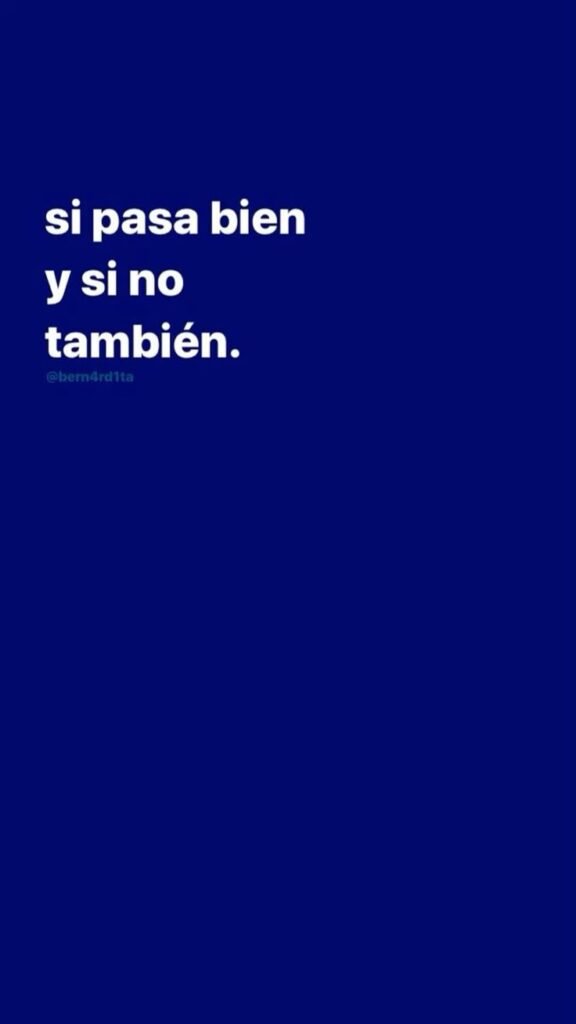 Frase sobre fondo azul marino: si pasa bien y si no también