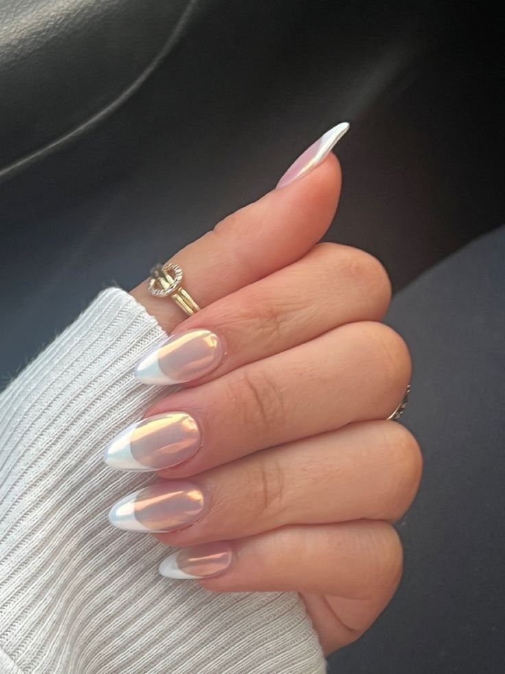 Uñas con efecto cromado perlado