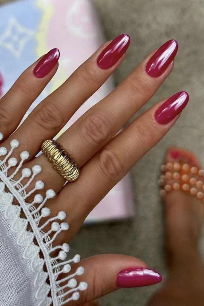 Uñas burdeos y rosa alternadas