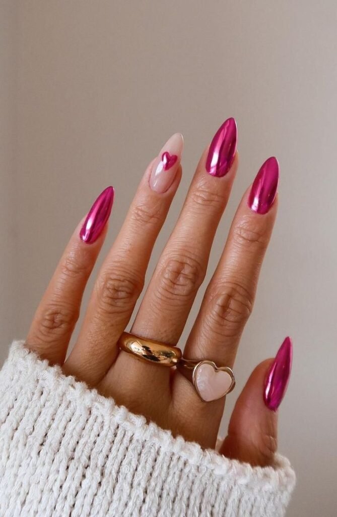 Uñas fucsia con corazones