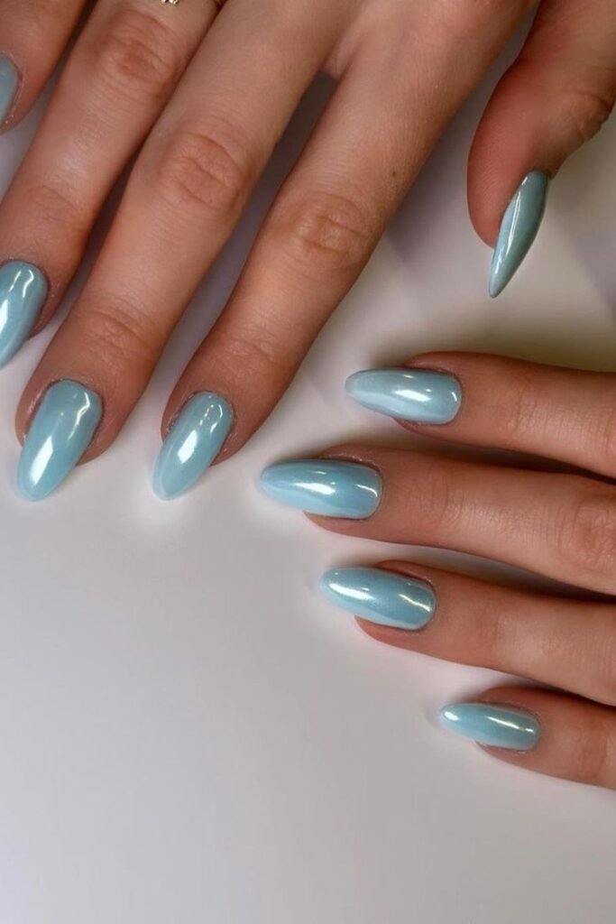 Uñas verde agua con efecto cromado