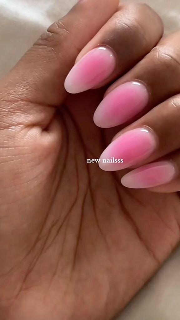 Uñas en degradado rosa suave