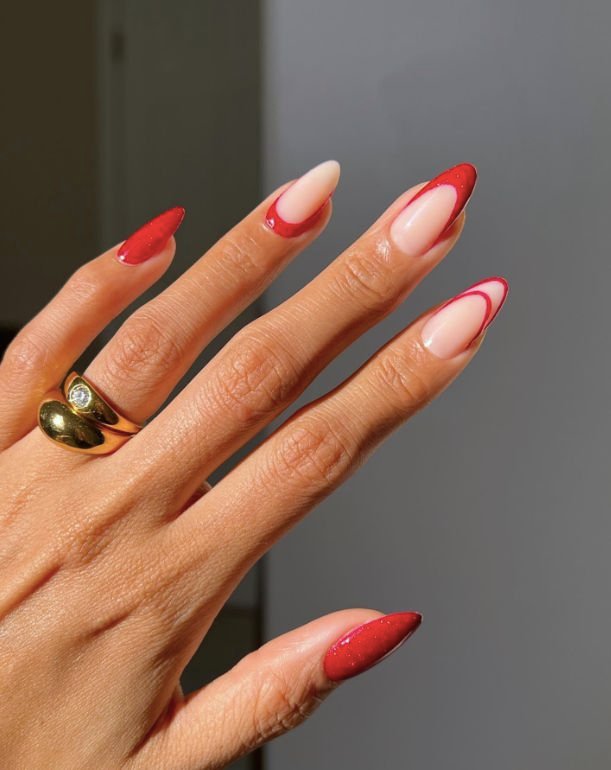 French rojo en punta sobre base nude