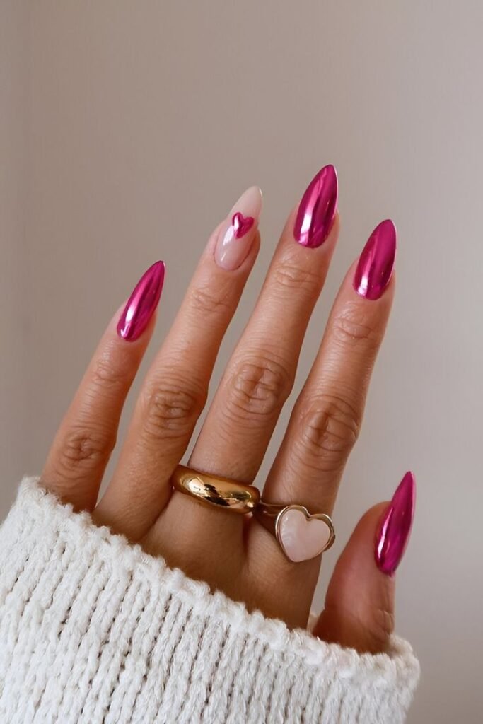 Uñas fucsia con efecto cromado