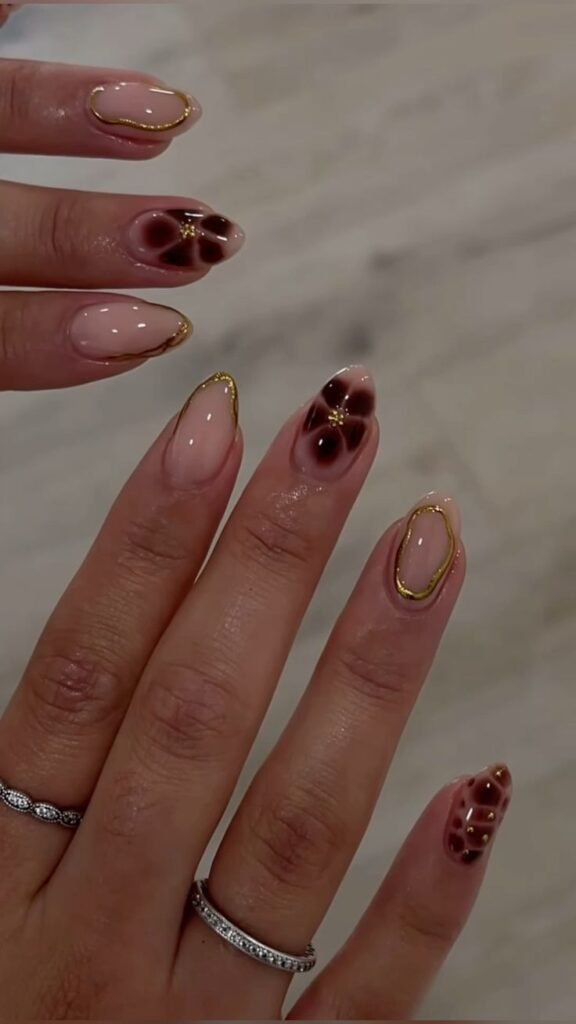 Uñas nude con estampado de leopardo