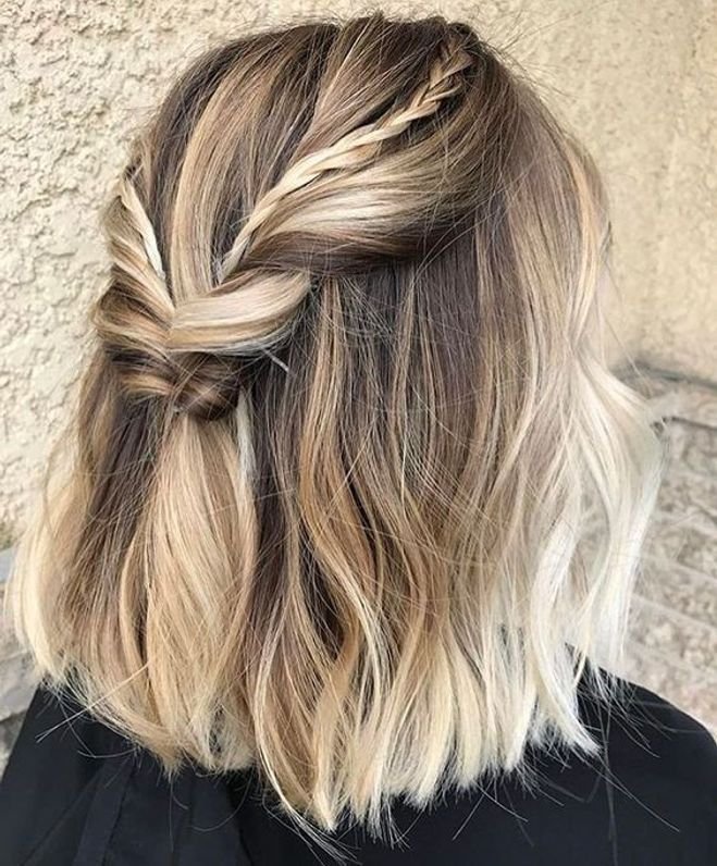 Semirrecogido con trenza torsionada en media melena