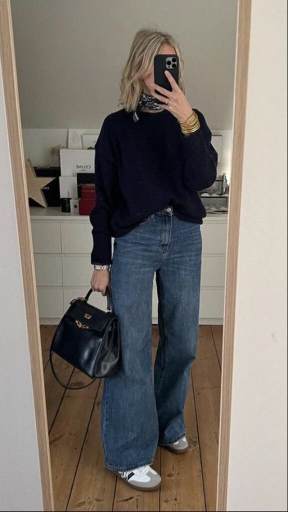 Jersey negro oversize con jeans anchos claros