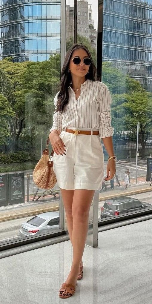 Camisa de rayas beige con short a juego