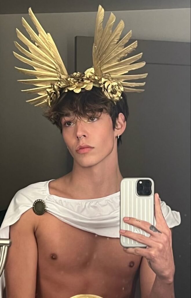 Disfraz de dios griego con alas doradas
