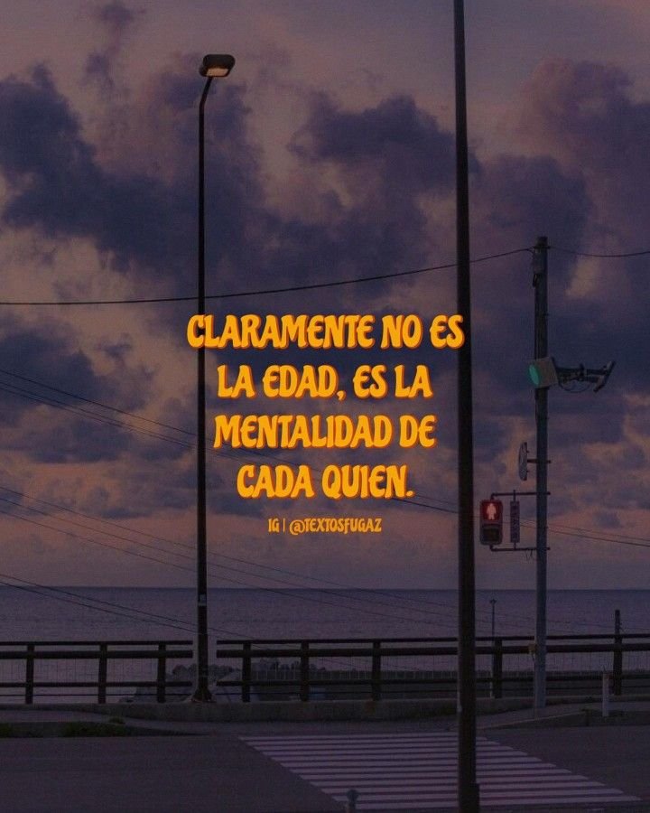 Frase sobre la mentalidad escrita sobre un cielo al atardecer
