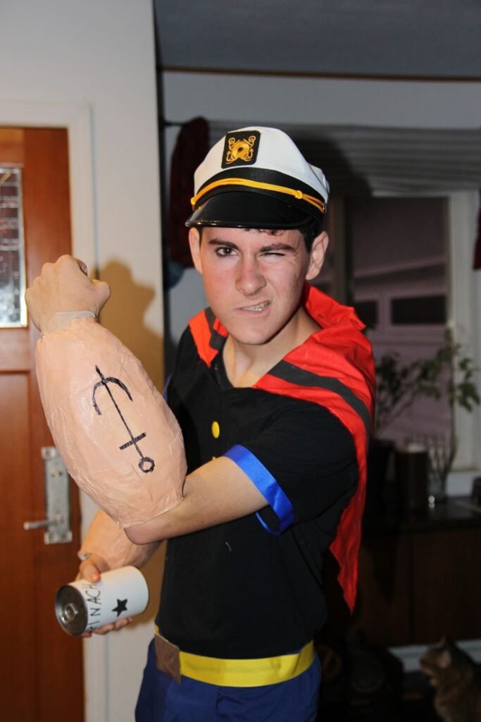 Disfraz de marinero con gorra y tatuajes dibujados