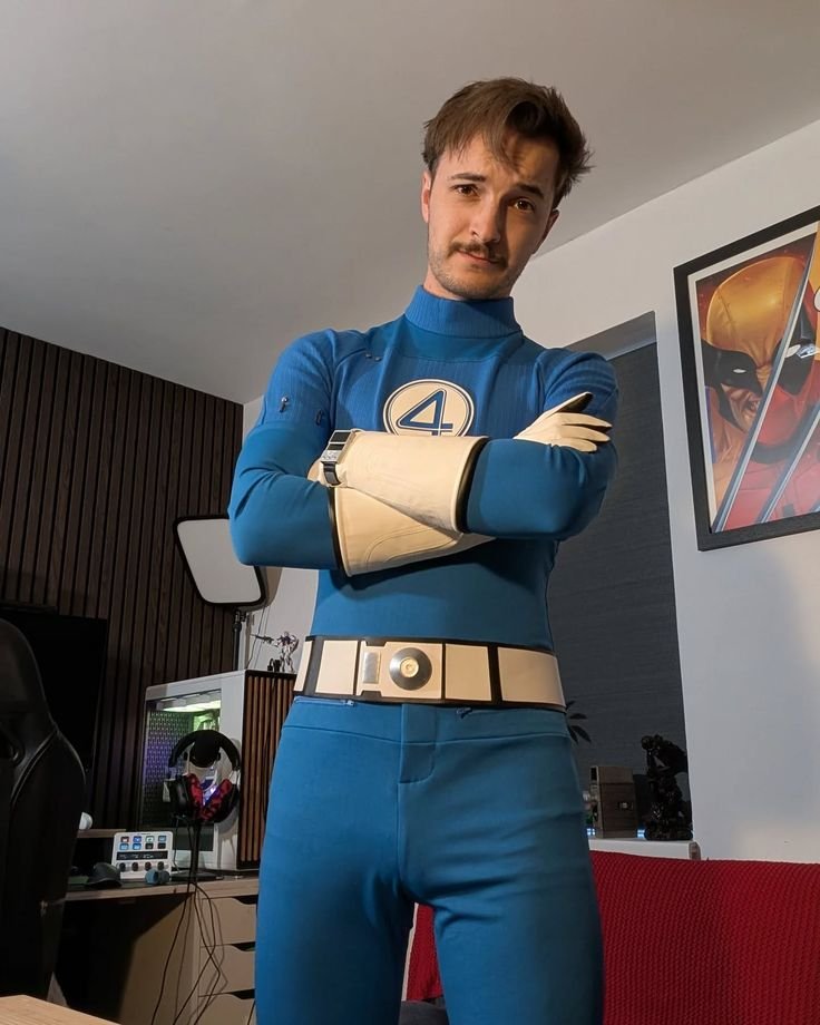 Disfraz de superhéroe con mono azul