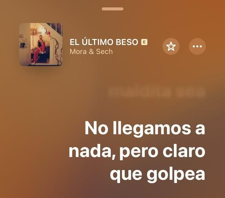 Captura de reproductor con la letra de una canción