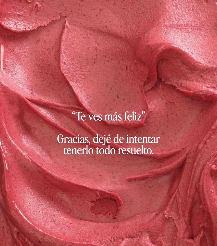 Frase sobre dejar de resolverlo todo sobre una textura rosa