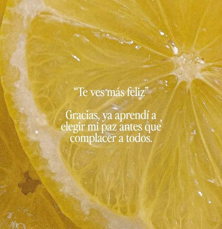 Frase sobre elegir la propia paz sobre una foto de limón