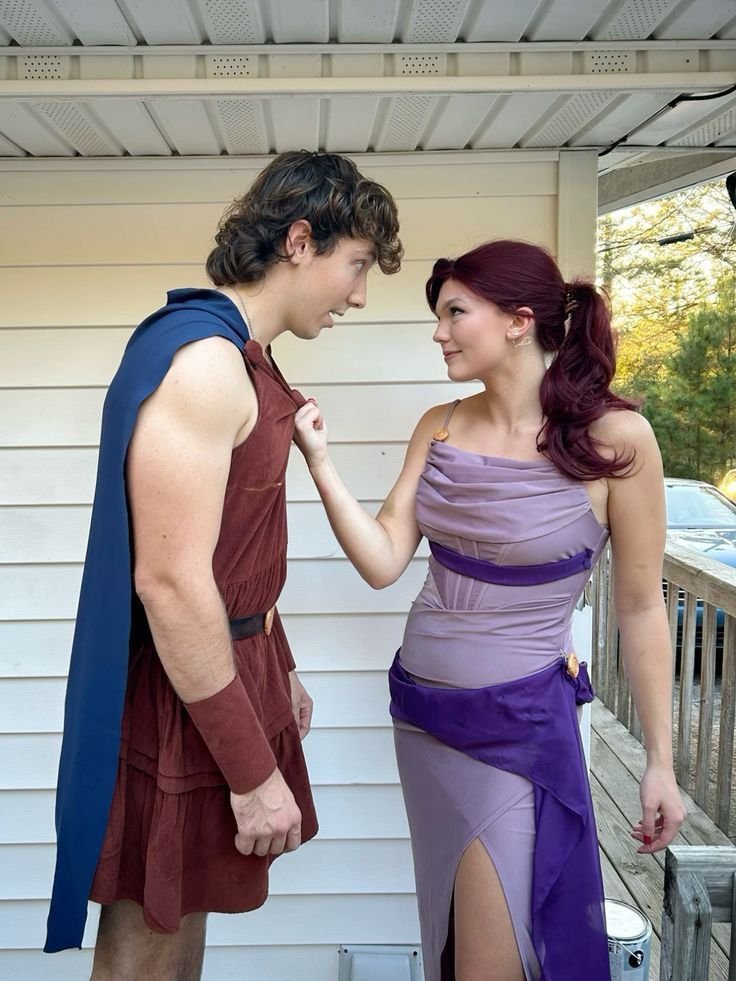 Pareja disfrazada de Hércules y Megara